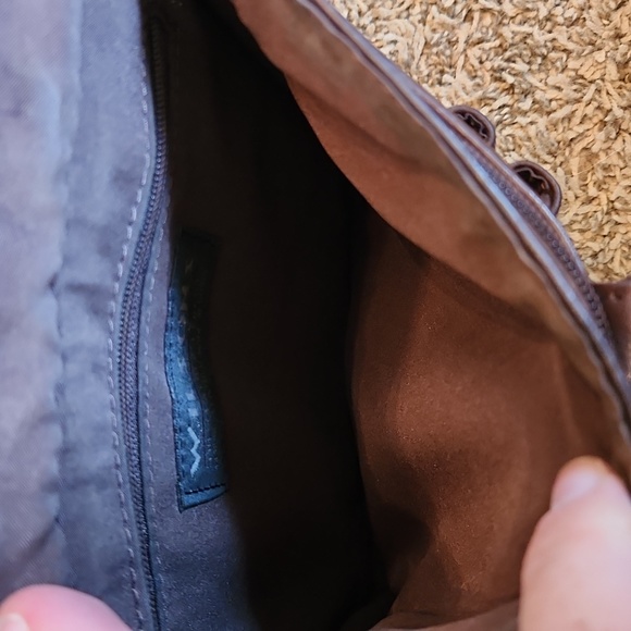 Wilsons Leather Cross Body Bag - Picture 5 of 12